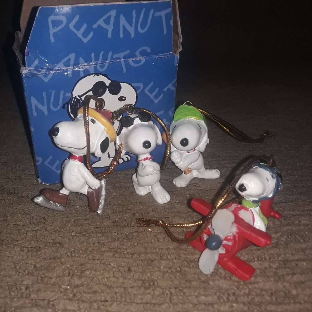 Snoopy Minature Christmas Tree Ornaments Set of 4